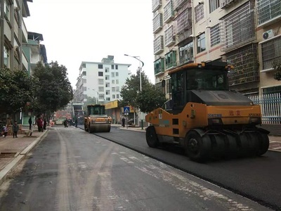 新田社區(qū)道路“白改黑”提質(zhì)改造工程加速推進(jìn)，通訊工程同步提升基建品質(zhì)